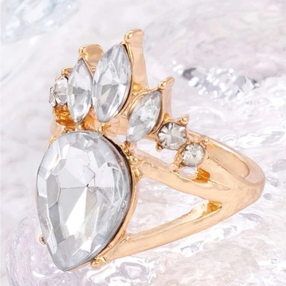 RHINESTONE PEAR SHAPED GOLD RING - Picture 1 of 3